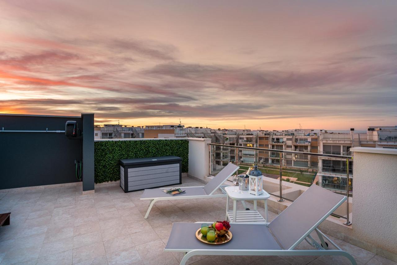 شقة La Zenia Cocoon - Luxury Penthouse With Jacuzzi, 2 Pools, Indoor Heated Pool, Sauna, Gym, Playstation Dehesa de Campoamor  المظهر الخارجي الصورة