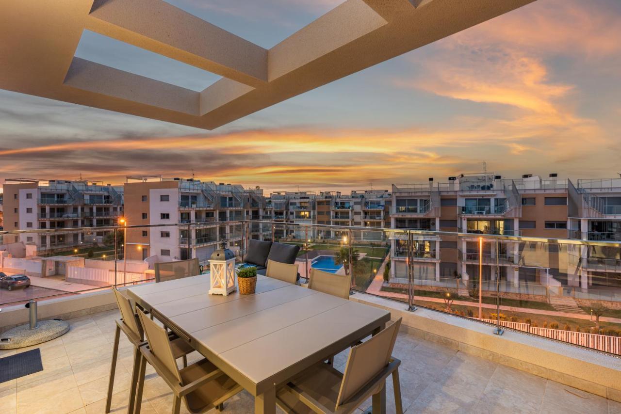 شقة La Zenia Cocoon - Luxury Penthouse With Jacuzzi, 2 Pools, Indoor Heated Pool, Sauna, Gym, Playstation Dehesa de Campoamor  المظهر الخارجي الصورة