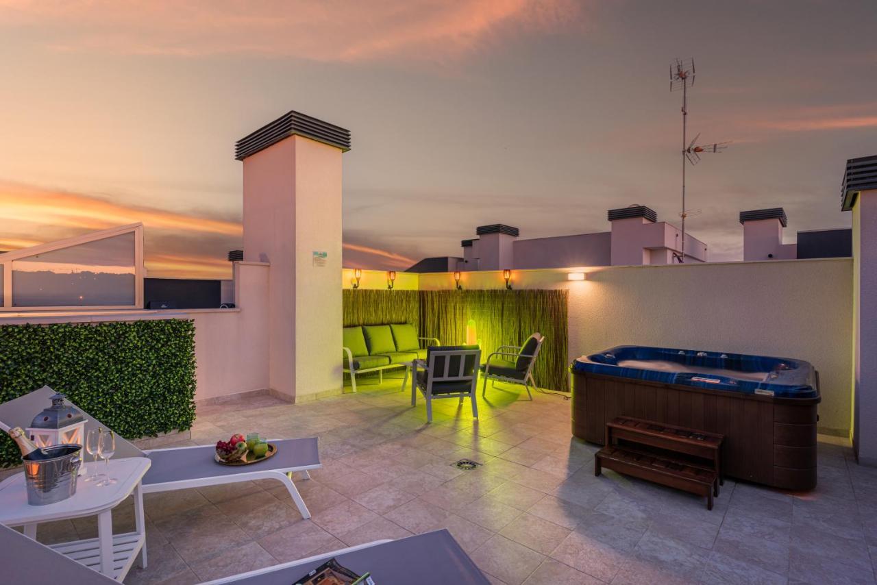 شقة La Zenia Cocoon - Luxury Penthouse With Jacuzzi, 2 Pools, Indoor Heated Pool, Sauna, Gym, Playstation Dehesa de Campoamor  المظهر الخارجي الصورة